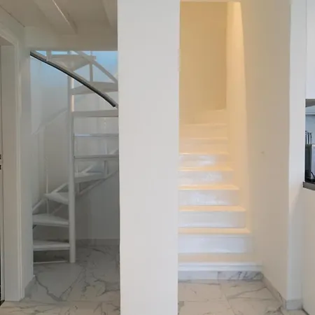 Almiri And Studio, Modern And Spacious