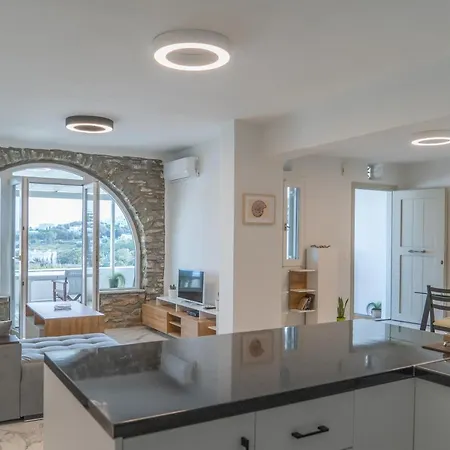 Almiri And Studio, Modern And Spacious Апартаменты Тинос