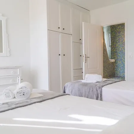 Апартаменты Almiri And Studio, Modern And Spacious