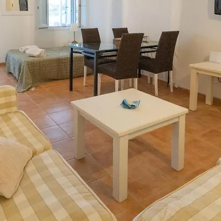 Almiri And Studio, Modern And Spacious *