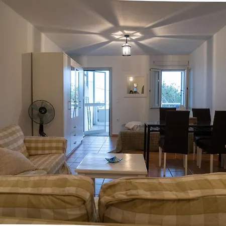Апартаменты Almiri And Studio, Modern And Spacious Тинос