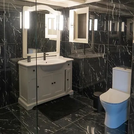 Almiri And Studio, Modern And Spacious Апартаменты *