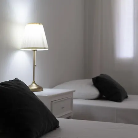 Almiri And Studio, Modern And Spacious Апартаменты *