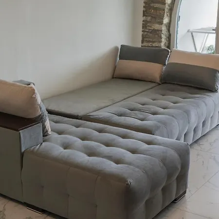Almiri And Studio, Modern And Spacious Apartman