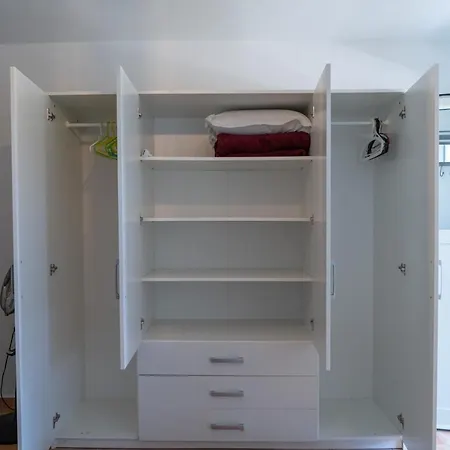 Almiri And Studio, Modern And Spacious
