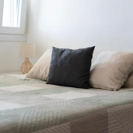 Almiri And Studio, Modern And Spacious *