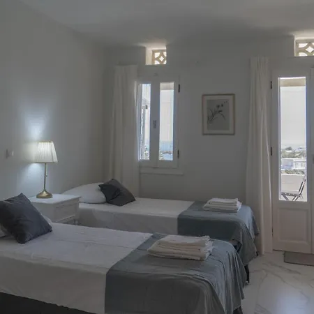 Almiri And Studio, Modern And Spacious Apartman