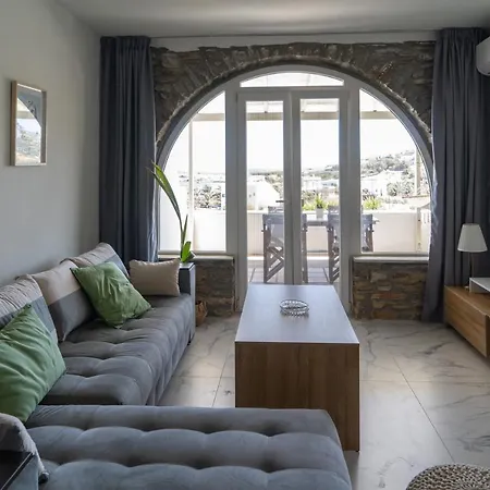Almiri And Studio, Modern And Spacious Apartman *