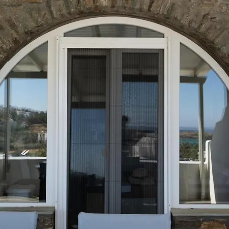 Almiri And Studio, Modern And Spacious Apartman *