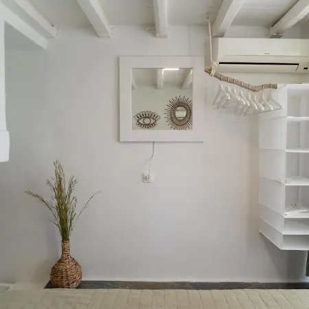 Almiri And Studio, Modern And Spacious Apartman *